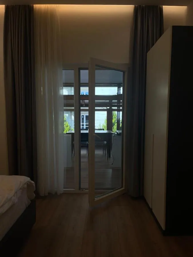 Ladi Rooms Tiran