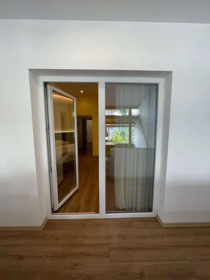 Ladi Rooms Tirana 4*,